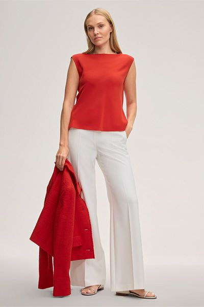 Modernes rotes Blusentop ärmellos Triacetat U-Boot-Ausschnitt