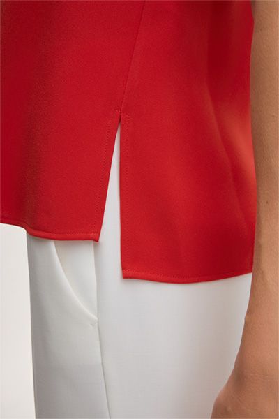 Modernes rotes Blusentop ärmellos Triacetat U-Boot-Ausschnitt