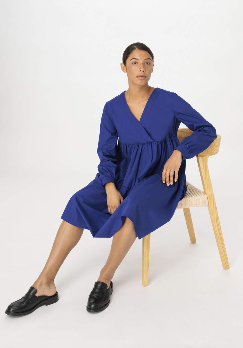 Locker geschnittenes, gestuftes Mini-Baumwollkleid