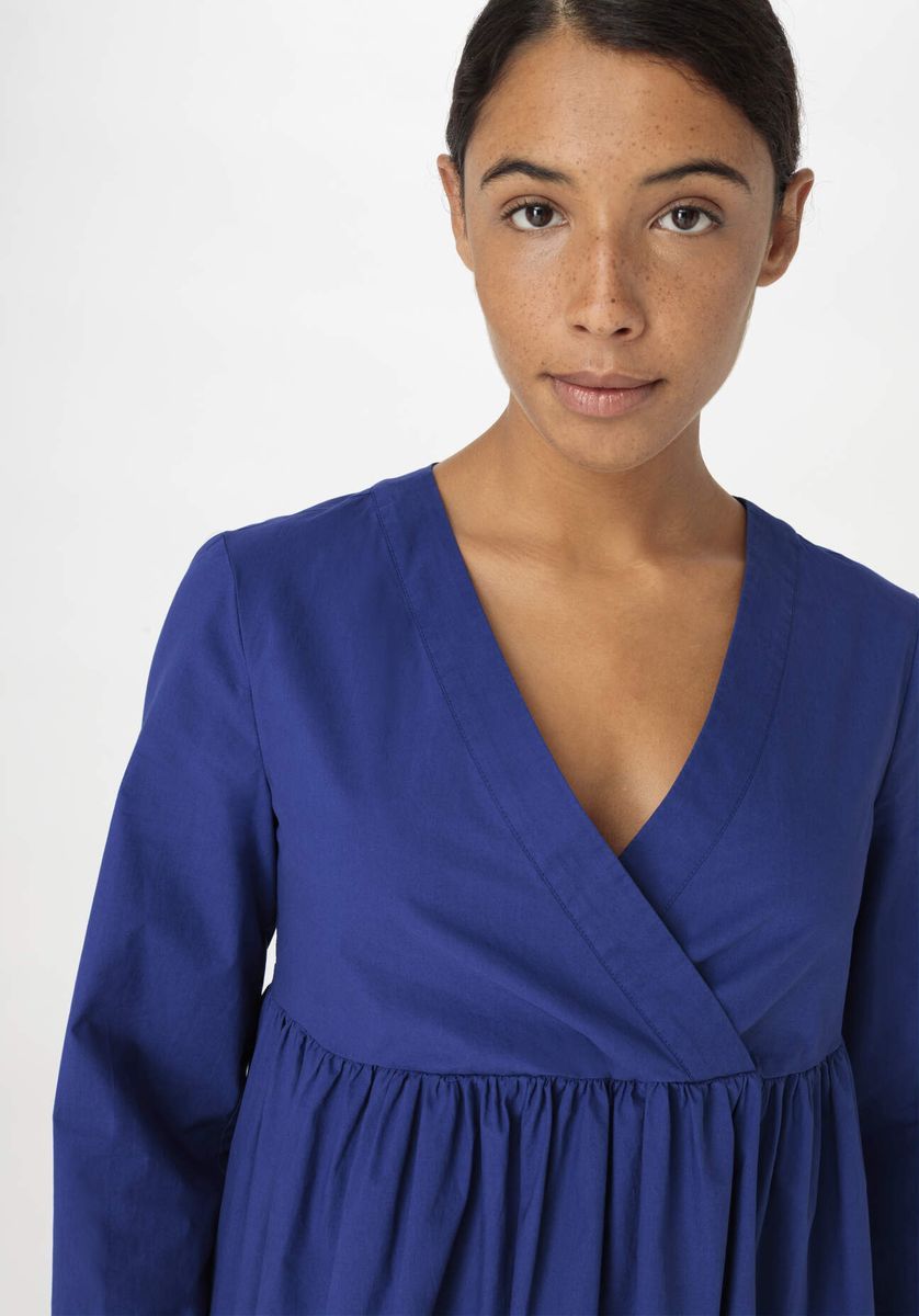 Locker geschnittenes, gestuftes Mini-Baumwollkleid