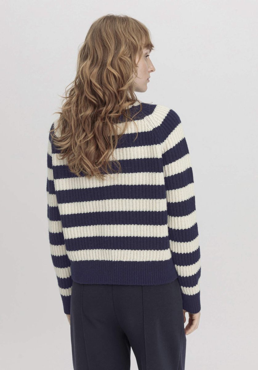 Gestreifte Strickjacke aus Merino-Wollmischung