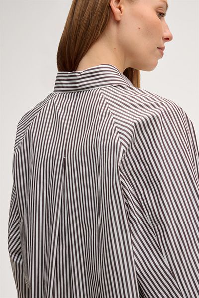 Gestreifte Baumwollbluse in Ecru und Dunkelbraun gestreift