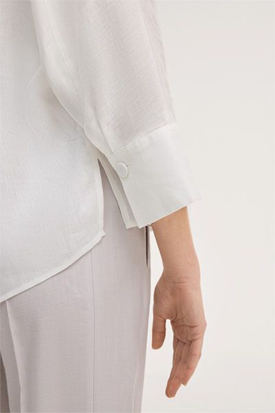 Leinenbluse mit klassischem Kragen in Ecru