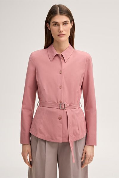 Baumwollstretch-Gabardine-Hemdbluse mit Gürtel in Rosa