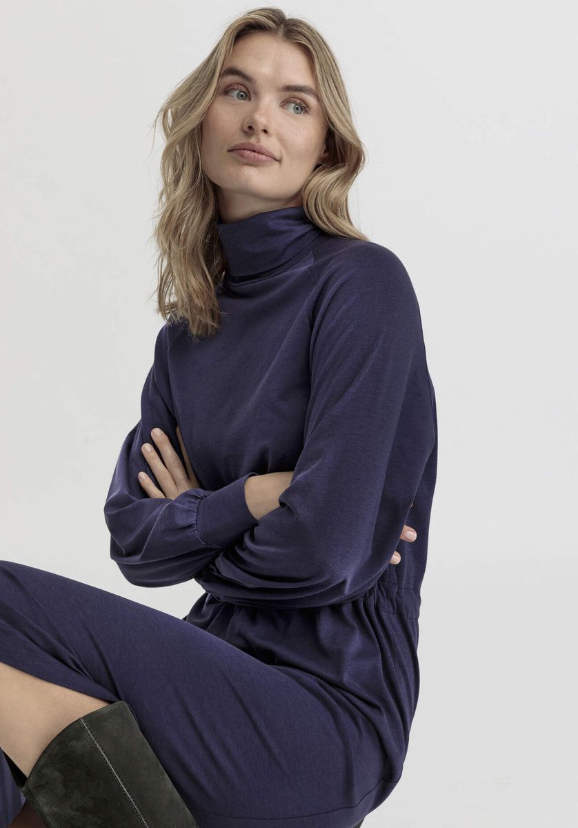 Midi-Kleid mit Rollkragen und entspannter Passform