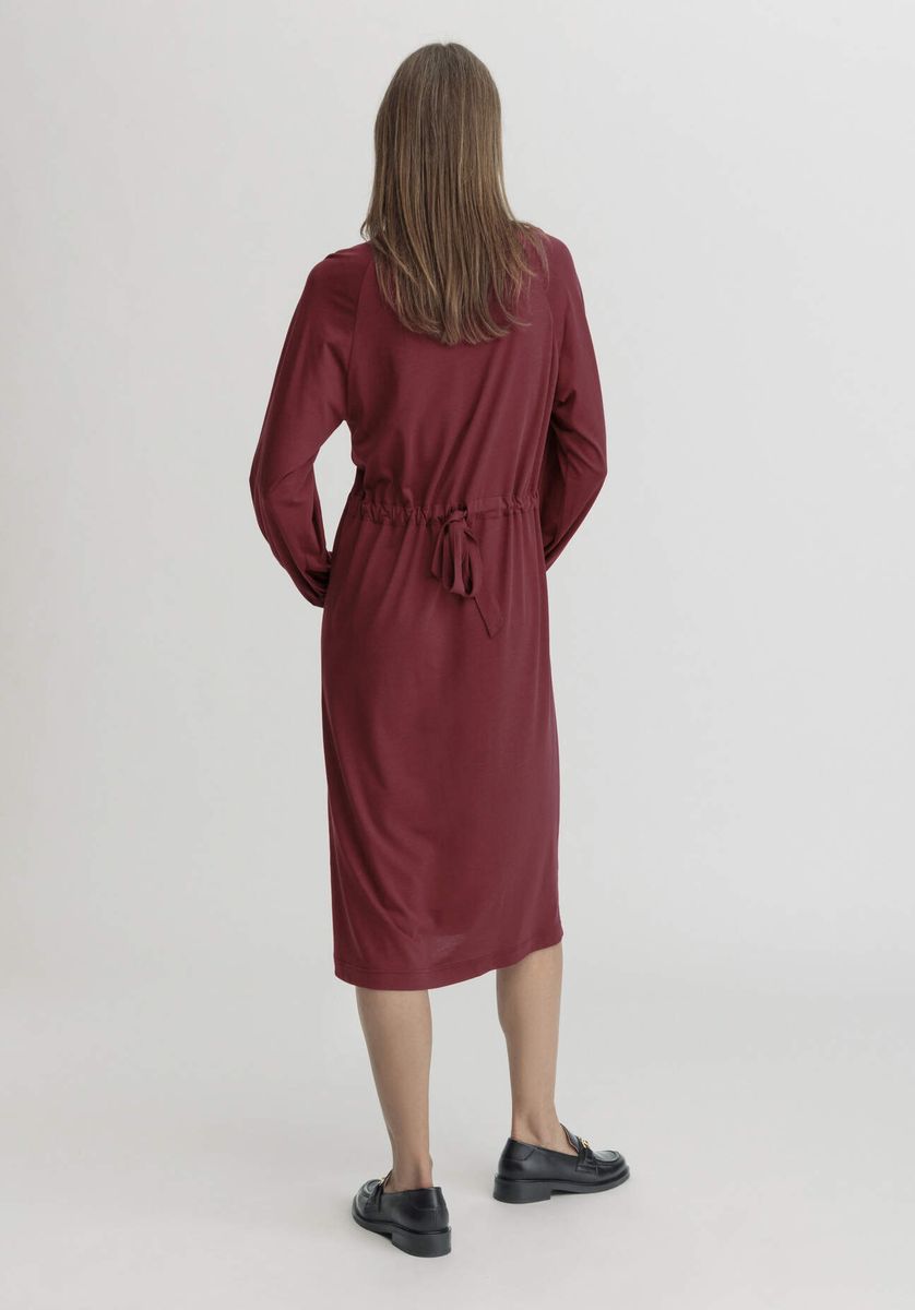 Lässiges Midi-Jerseykleid mit Rollkragen