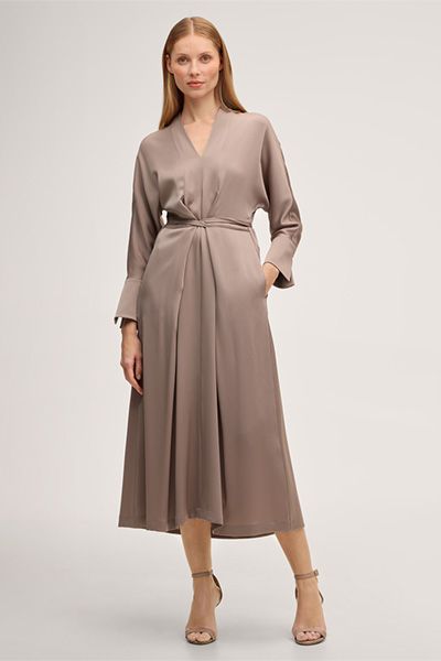 Aprikosenfarbenes langärmeliges Crêpe-Kaftan-Midikleid mit Gürtel