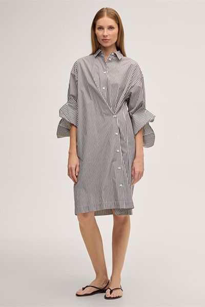 Locker geschnittenes Baumwoll-Hemdkleid in Ecru und Dunkelbraun gestreift