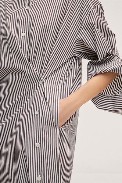 Locker geschnittenes Baumwoll-Hemdkleid in Ecru und Dunkelbraun gestreift