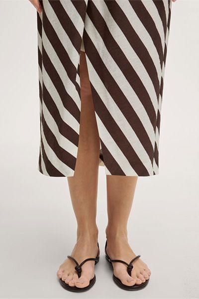 Marc Cain Ecru- und dunkelbraun gestreifter Midi-Wickelrock