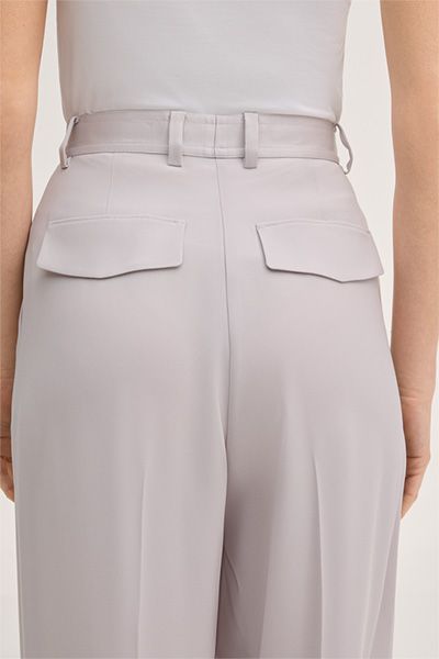 Crêpe Marlene Hose in Beige mit Bundfalten