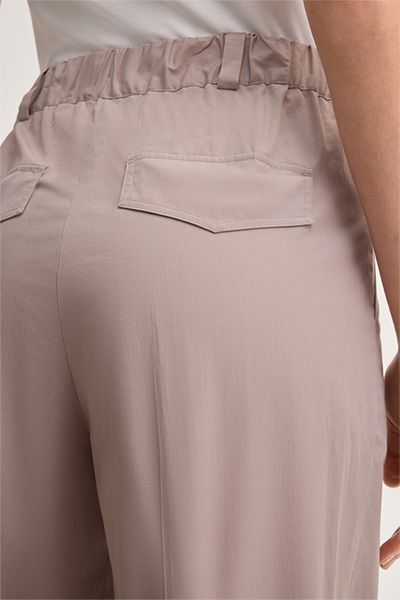 Baumwoll-Marlenehose mit Bundfalte in Taupe, weites Bein