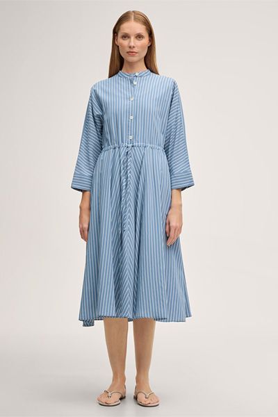 Gestreiftes Viskosemischungs-Midikleid mit Stehkragen in Blau-Ecru