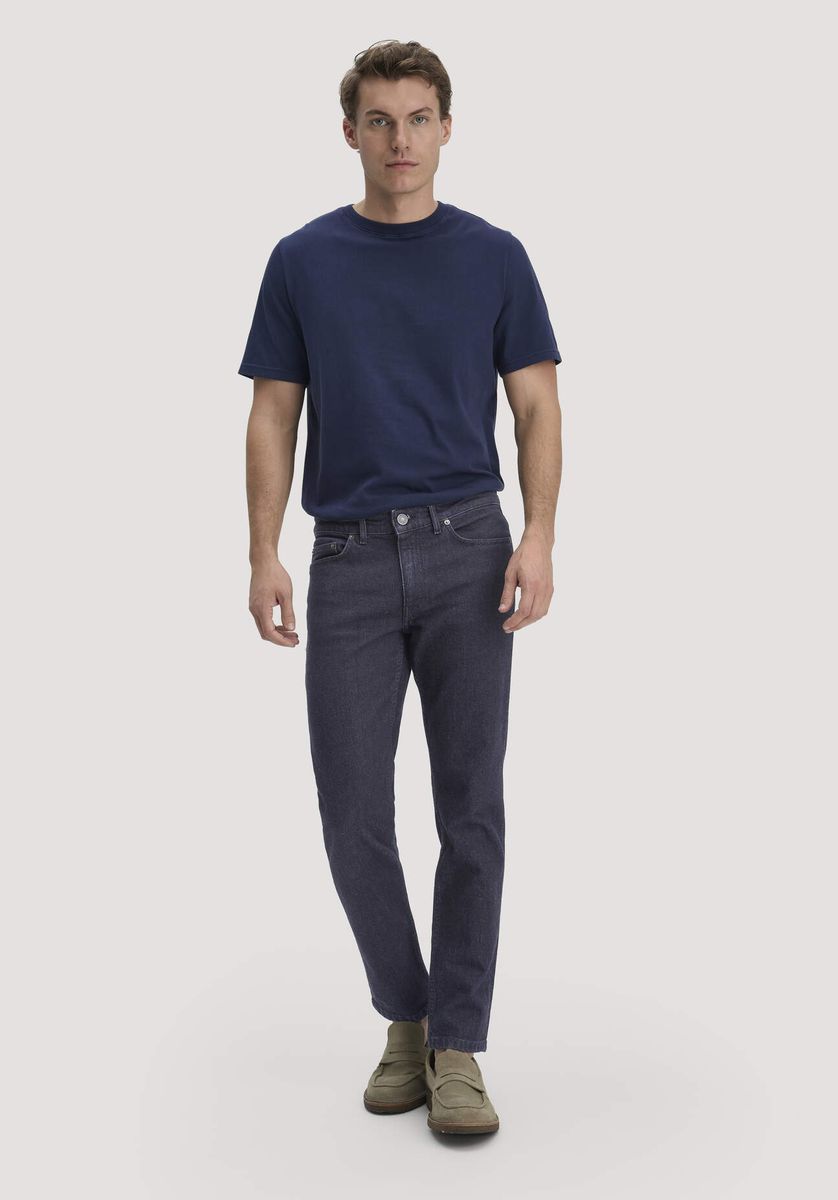 Schmal geschnittene Jeans aus dunklem Denim