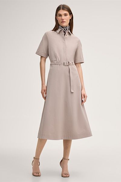 Taupefarbenes Gabardine-Midi-Hemdkleid aus Baumwollmischung mit Gürtel