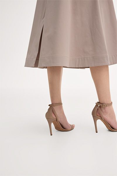 Taupefarbenes Gabardine-Midi-Hemdkleid aus Baumwollmischung mit Gürtel