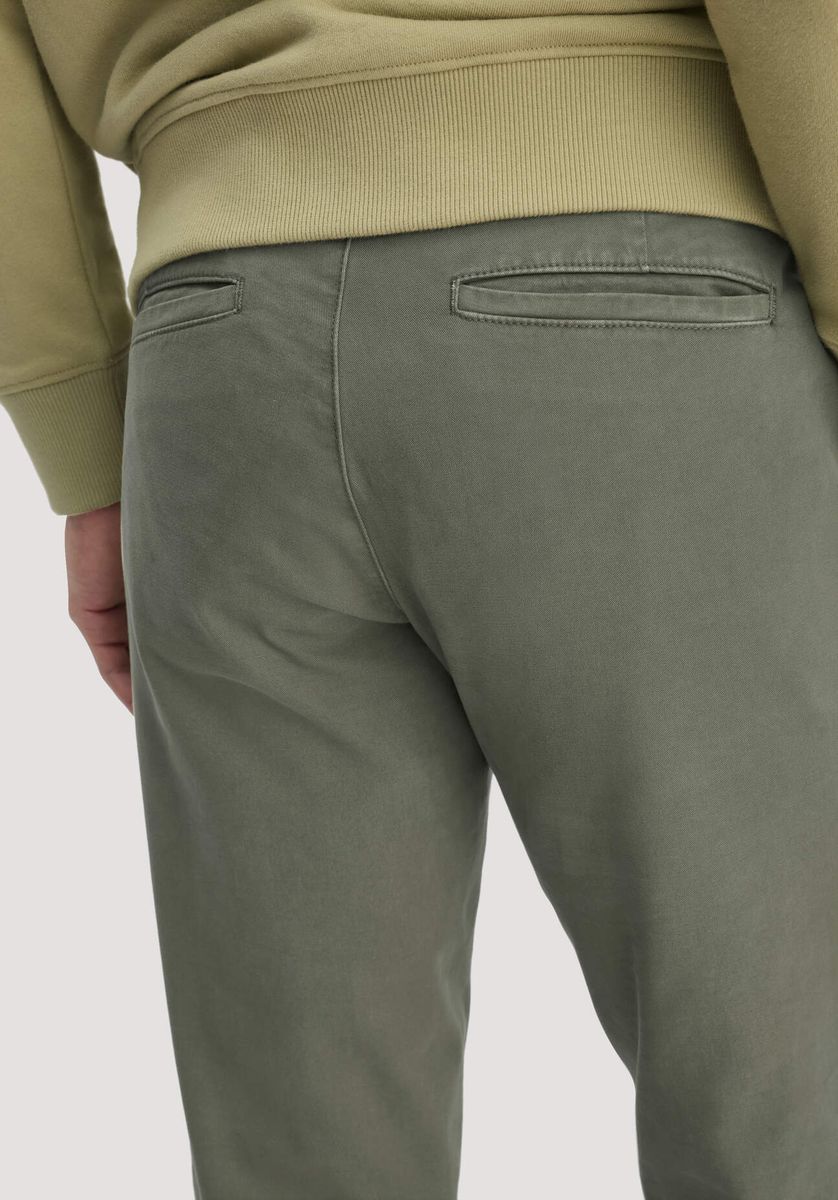 hessnatur Herren Chino LENN Regular aus Bio-Baumwolle - grün - Größe 31/30