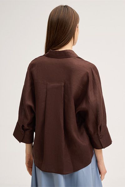 Braune Leinenbluse mit Kragen und Dreiviertelärmeln