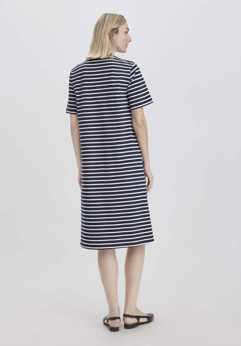 Gestreiftes gestricktes T-Shirt-Midikleid