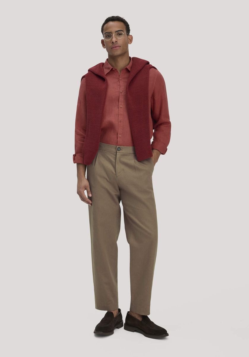 Klassisches Leinenhemd mit Knopfleiste