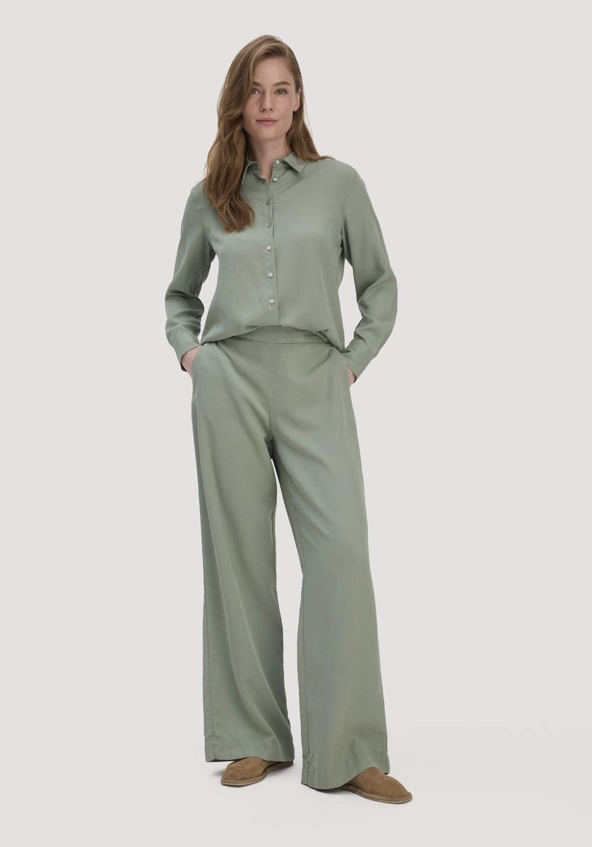 hessnatur Damen Bluse Relaxed aus TENCEL™ Lyocell - grün - Größe 34