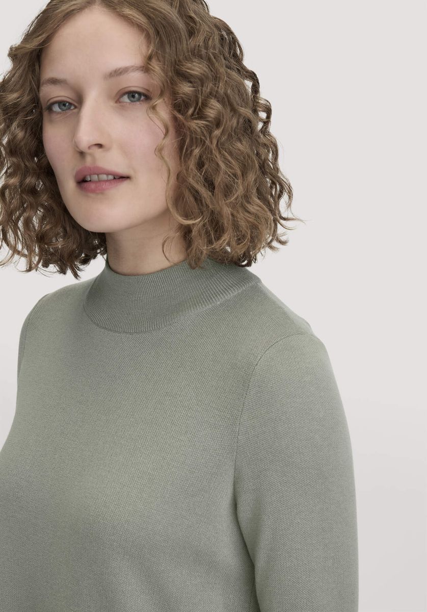 Lässiges A-Linien Strickkleid mit Stehkragen