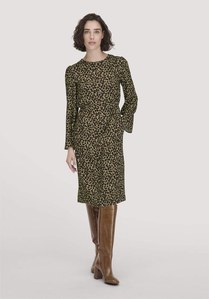 Feminines Satin-Midikleid mit Leopardenmuster
