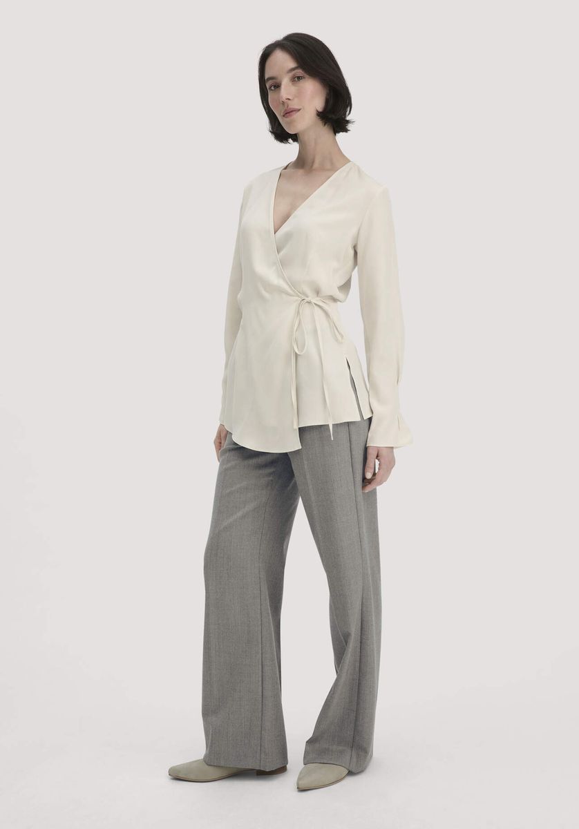 Elegante beige Wickelbluse mit Bindeband