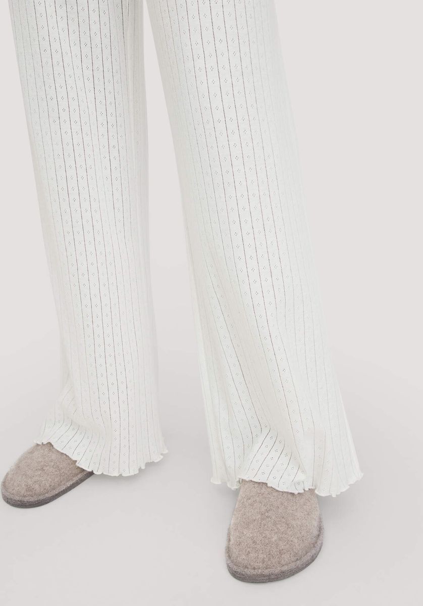 hessnatur Damen Pointelle Schlafhose Relaxed PURE COTTON aus Bio-Baumwolle - weiß - Größe 34