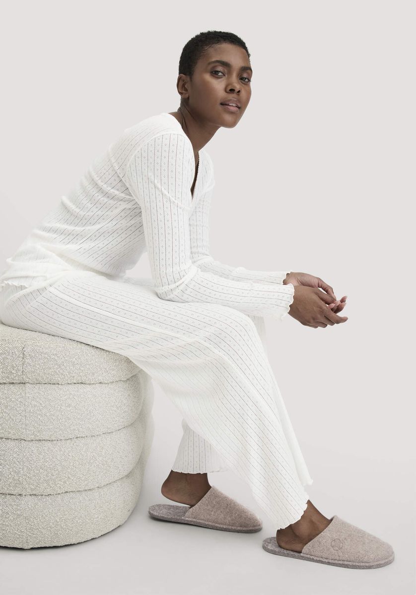 hessnatur Damen Pointelle Schlafhose Relaxed PURE COTTON aus Bio-Baumwolle - weiß - Größe 34