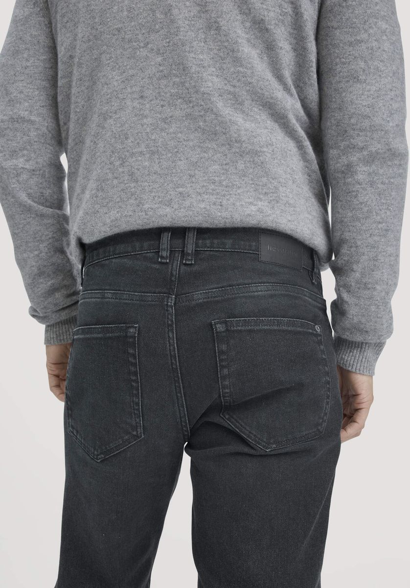 hessnatur Herren Jeans BEN Regular Straight BETTER RECYCLING aus Bio-Denim - schwarz - Größe 31/30
