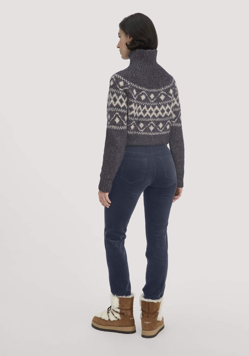 Schmale Cordhose mit hohem Bund