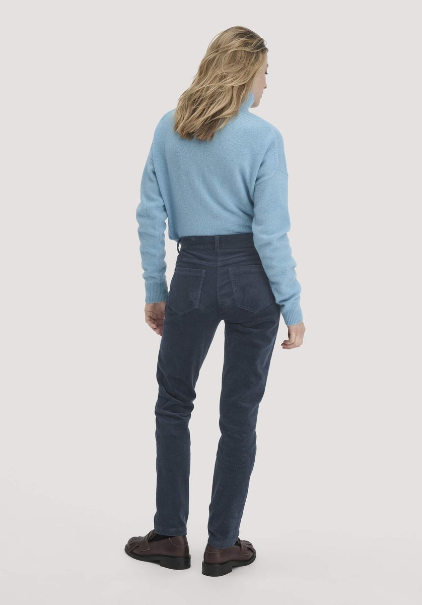 Schmale Cordhose mit hohem Bund