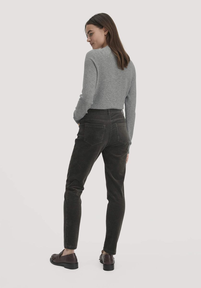 Schmal geschnittene Cordhose mit hohem Bund