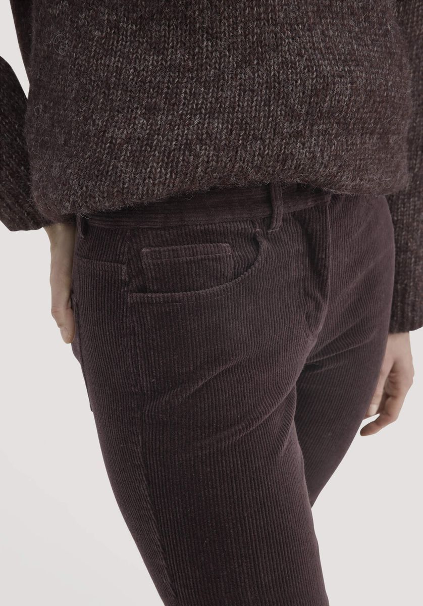 Schmale Cordhose aus Bio-Baumwolle