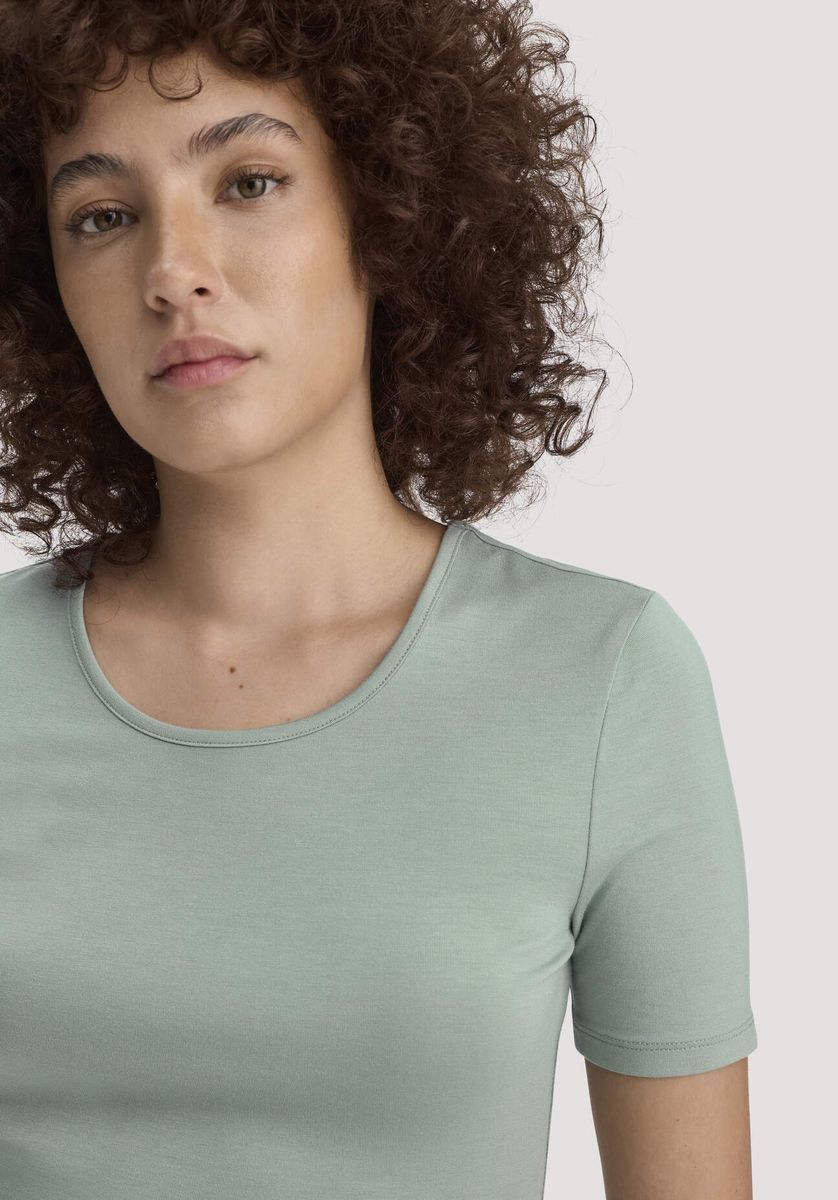 hessnatur Damen T-Shirt PURE FLOW aus TENCEL™ Modal - grün - Größe 34
