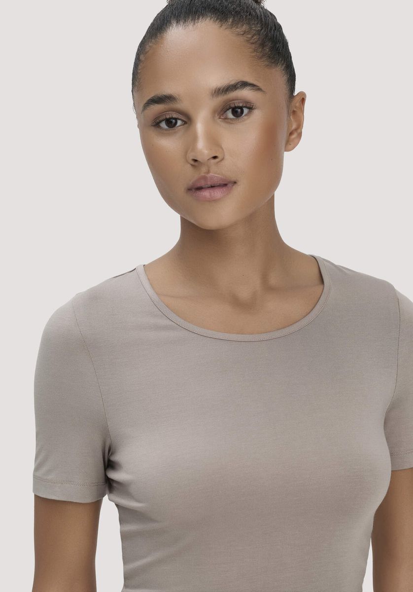 hessnatur Damen T-Shirt PURE FLOW aus TENCEL™ Modal - beige - Größe 34