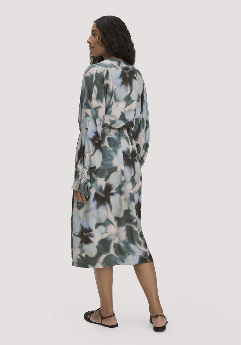 hessnatur Damen Kimono Kleid Wickeloptik Midi aus LENZING™ ECOVERO™ - blau - Größe 34