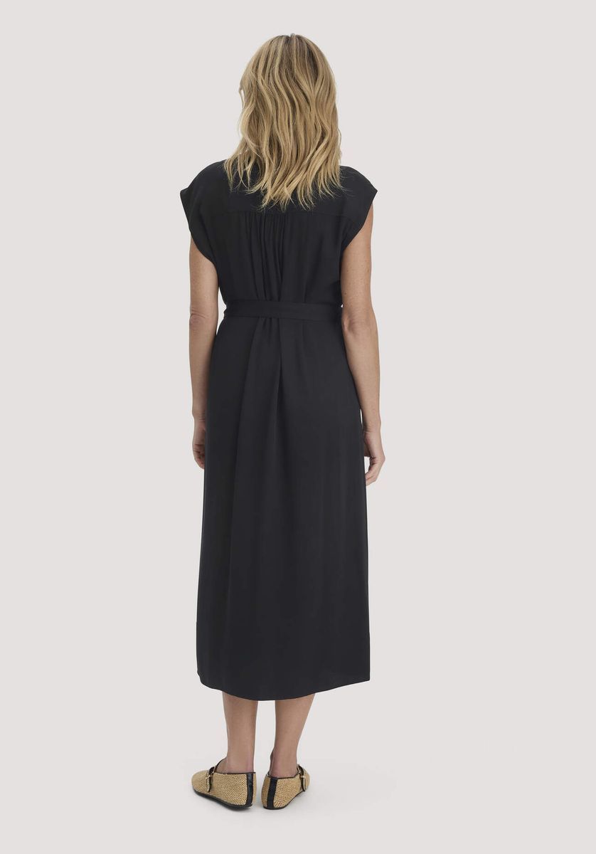 hessnatur Damen Kleid mit Wickeloptik Midi aus LENZING™ ECOVERO™ - schwarz - Größe 34