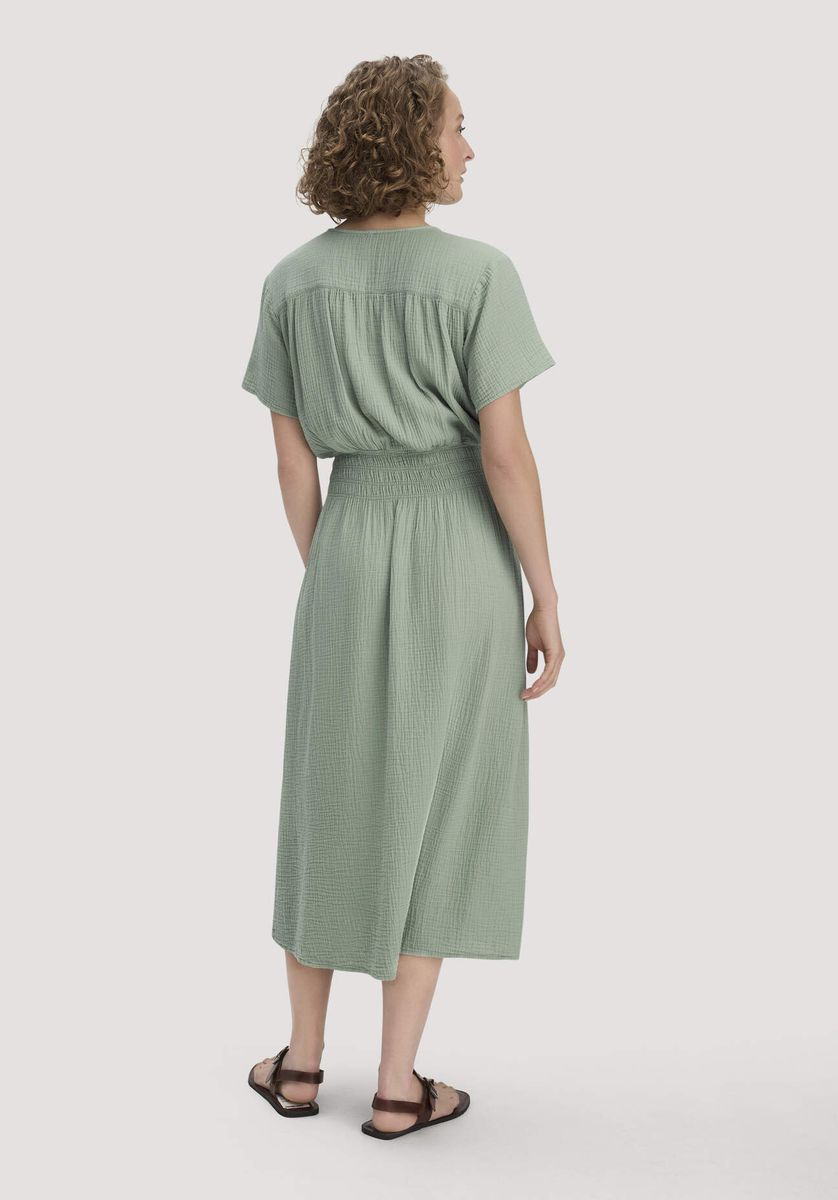 hessnatur Damen Gewebe Kleid mit Taillierung Midi aus Bio-Baumwolle - grün - Größe 34