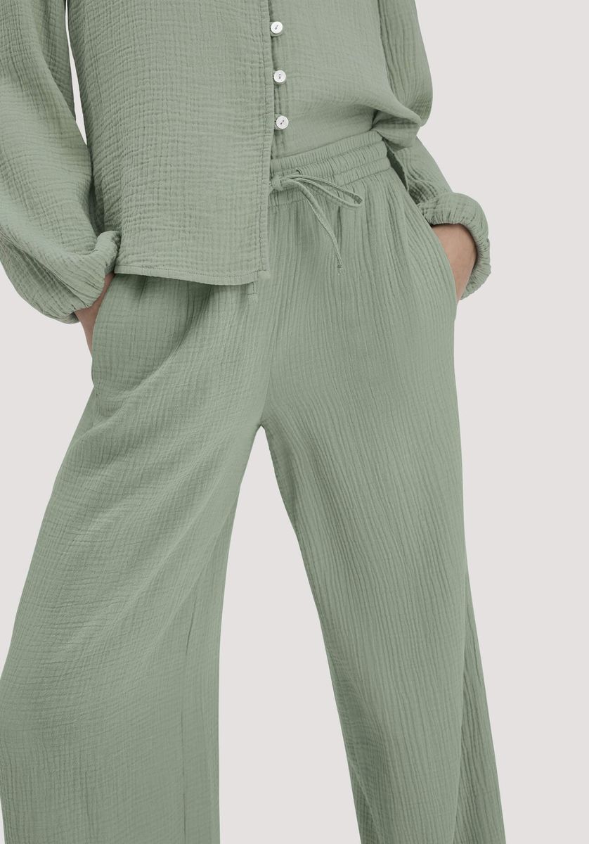 hessnatur Damen Musselin Hose Wide Leg aus Bio-Baumwolle - grün - Größe 34