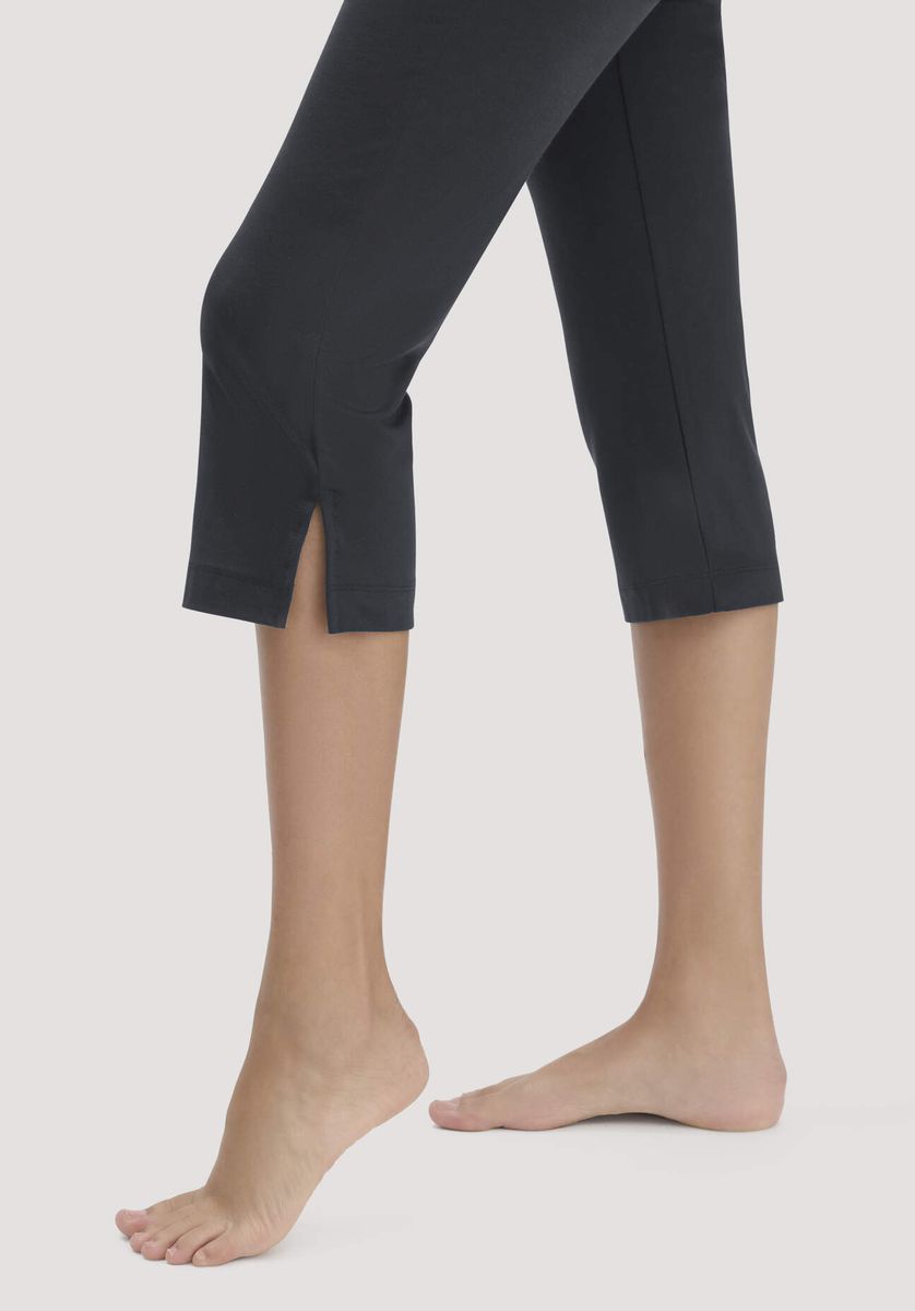 hessnatur Damen Caprihose PURE FLOW aus TENCEL™ Modal - schwarz - Größe 34