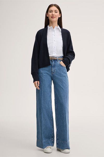 Weisse taillierte Baumwollstretch-Bluse mit geknöpften Manschetten