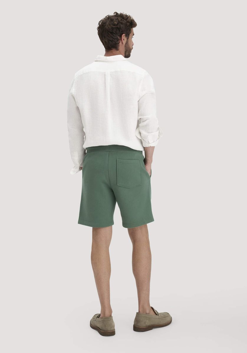 hessnatur Herren Sweat Shorts TRIAS Relaxed BETTER RECYCLING aus Bio-Baumwolle - grün - Größe L