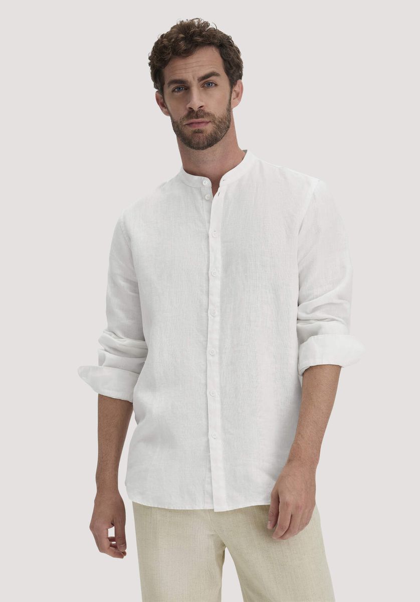 Klassisches weißes Leinenhemd mit Stehkragen