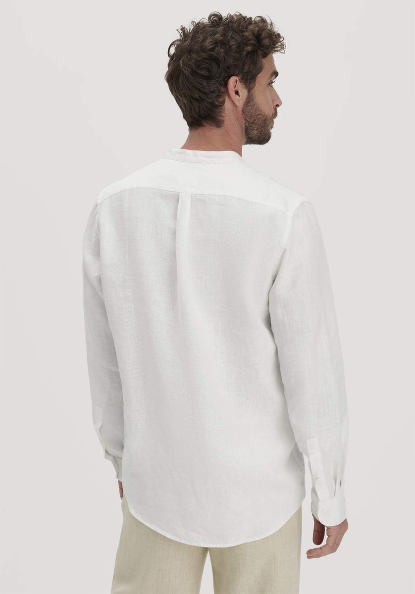 Klassisches weißes Leinenhemd mit Stehkragen