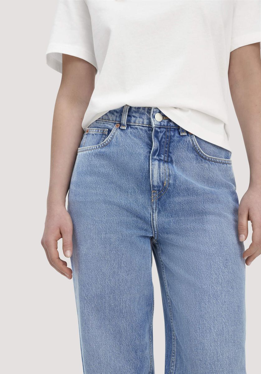 Jeans mit schmal zulaufendem Bein aus Bio-Baumwolle