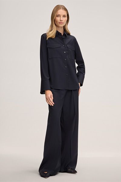 Edle Wollhemdbluse in Navy mit aufgesetzten Taschen