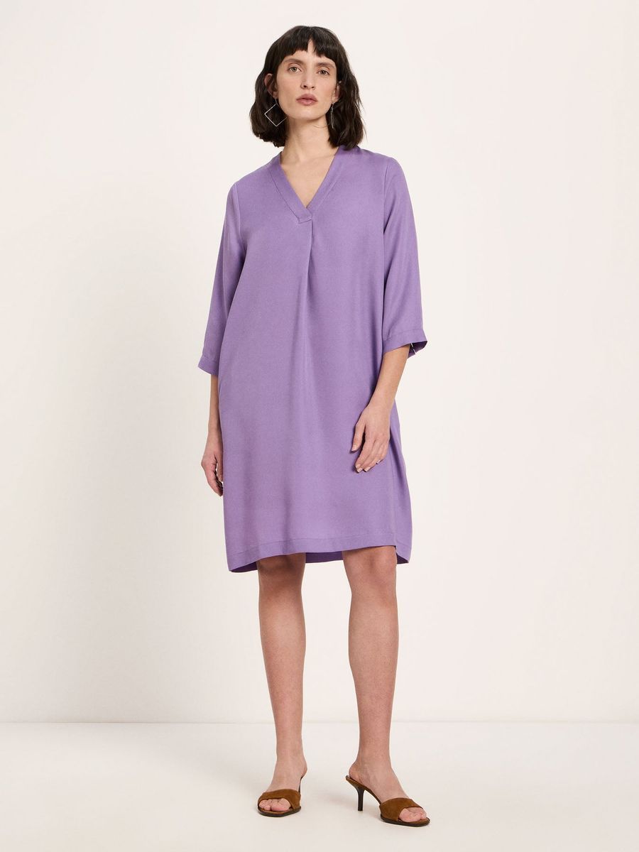 Kleid mit V-Ausschnitt