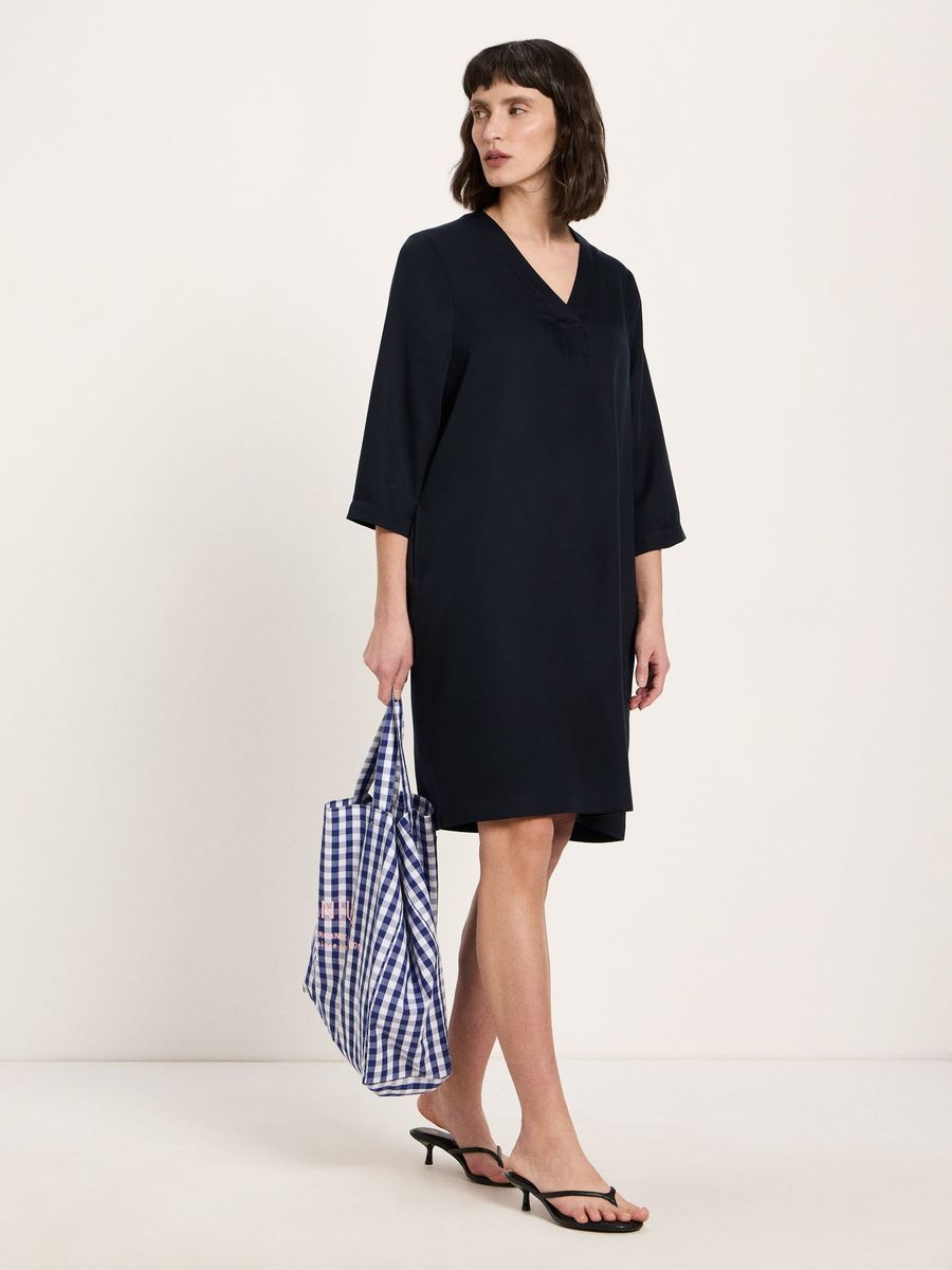 Kleid mit V-Ausschnitt